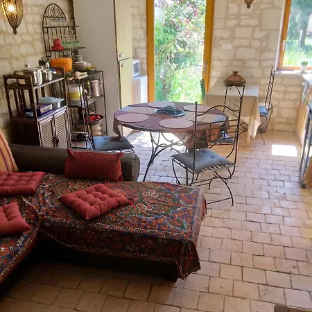 Holiday home Refuge A Courchamps, Terrasse Et Jardin