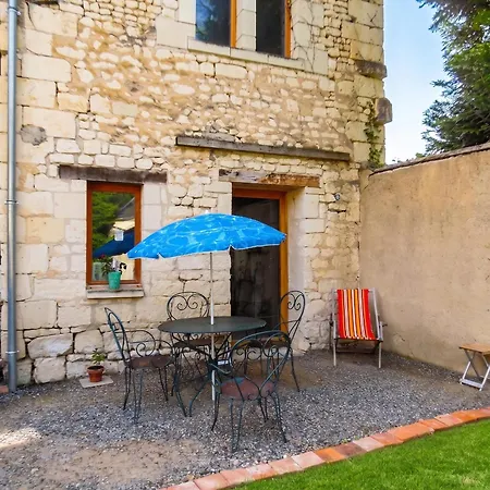 Refuge A Courchamps, Terrasse Et Jardin Holiday home Courchamps